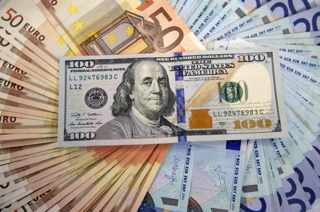 الدولار الامريكي يرتفع لاعلى مستوى في اسبوع وسط ترقب بيانات المنازل الامريكية المعلقة