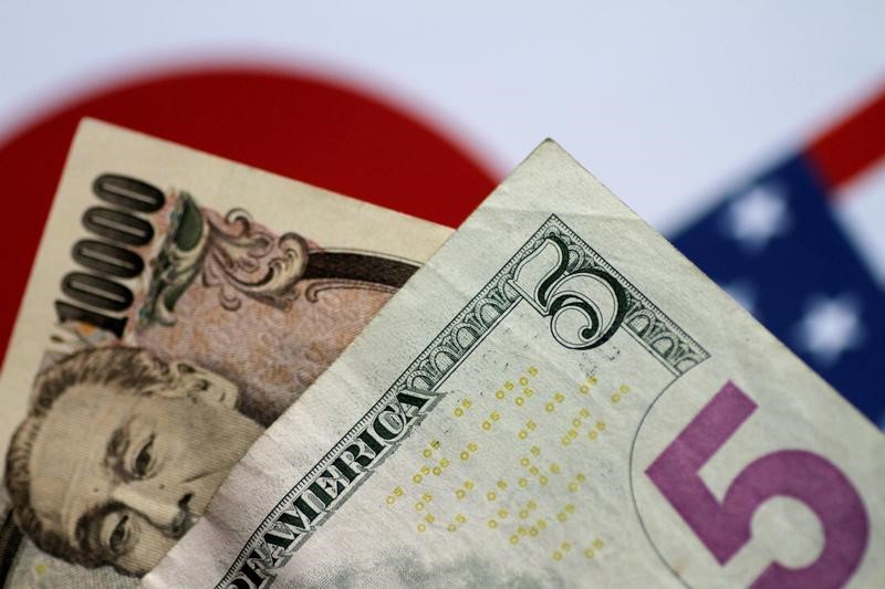 الدولار يستمر بانخفاض مقابل العملات الاجنبية  , ونسال كيف يمكنك دخول السوق للتداول ؟