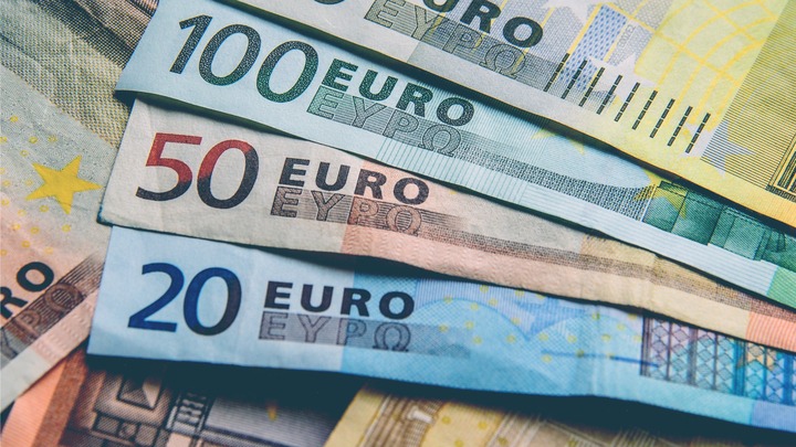 اليورو يواصل تحقيق المكاسب بالرغم من تراجع ثقة المستهلكين في منطقة اليورو