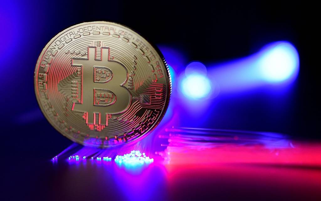 بيتكوين تلغي مكاسب شهر فبراير مع تراجع أسعار بيتكوين إلى أقل من 8700 دولار