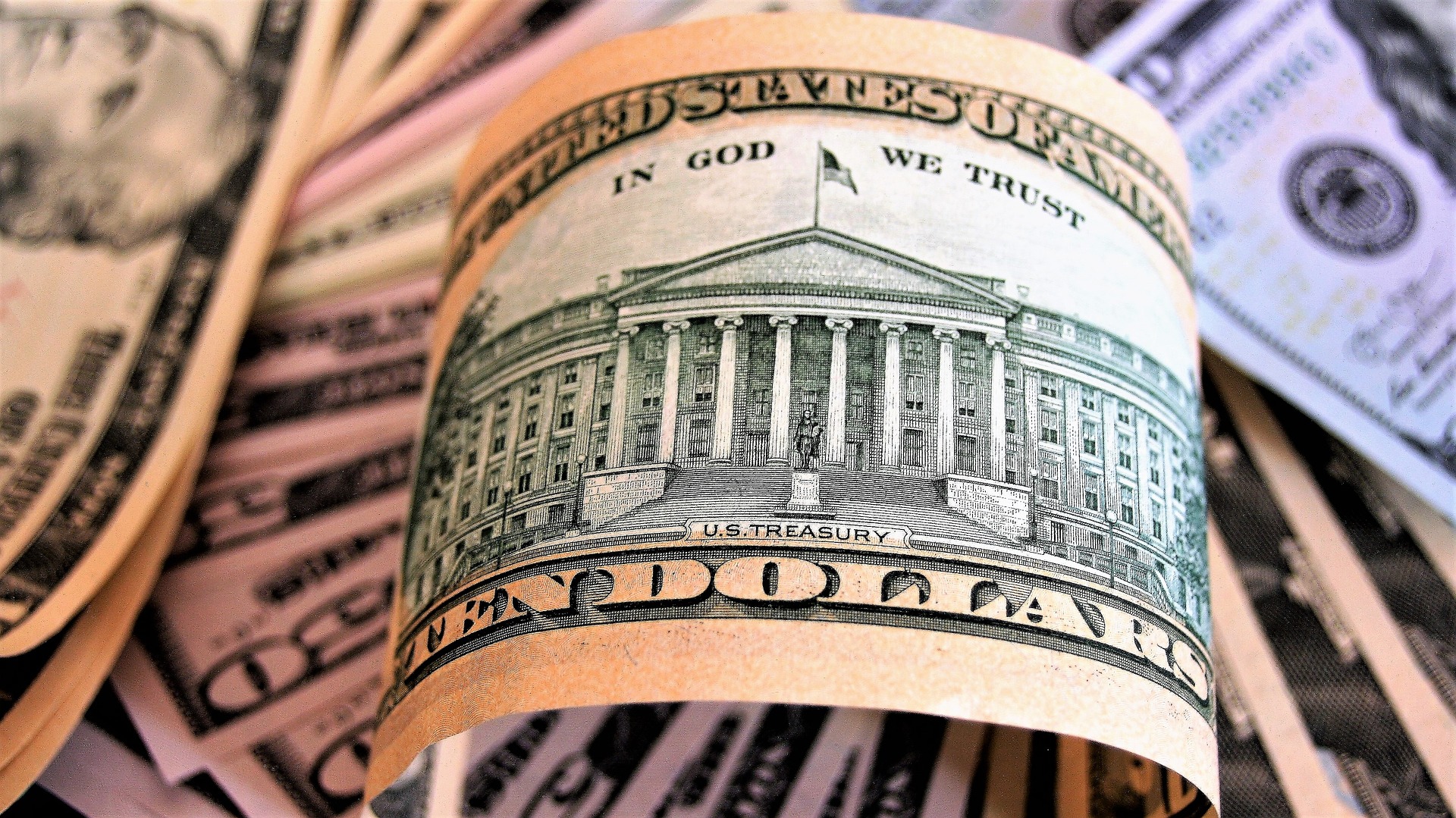 التحليل الفني لأهم العملات : USD – EUR