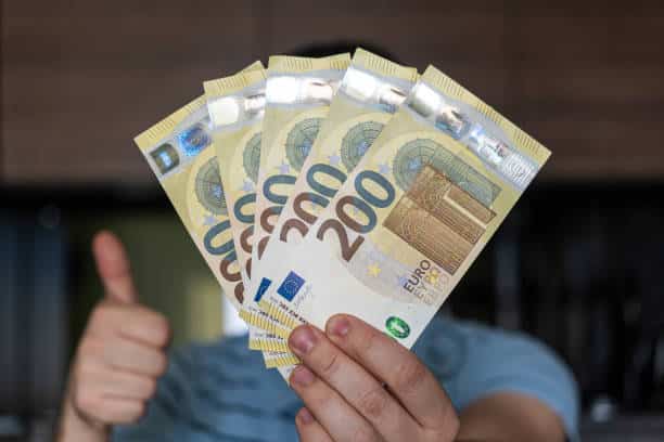 ارتفاع اليورو مقابل العملات الرقميه مقابل القطاعات الرئيسية فى أوروبا,انا اليوم 24 اكتوبر