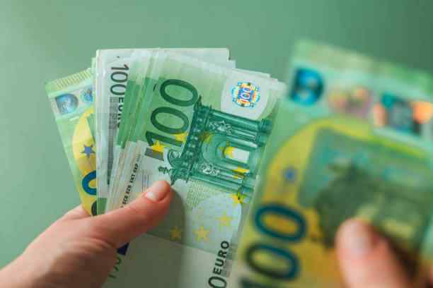ارتفاع اليورو لأعلى المستويات فى شهر بعد فوز المحافظين فى الانتخابات الألمانية