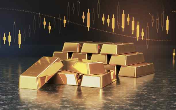 تراجع أسعار الذهب من مستويات قياسية وسط استثناءات ترامب الجمركية تكبح صعود الذهب