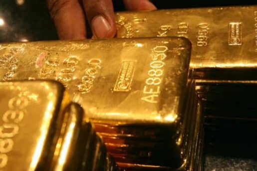 الذهب يتراجع لأدنى مستوى في أسبوع تحت ضغط قوة الدولار وتهديدات تجارية جديدة