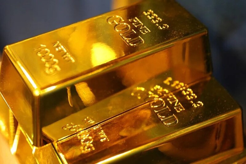 الذهب يتراجع لأدنى مستوى في أسبوع تحت ضغط قوة الدولار وتهديدات تجارية جديدة