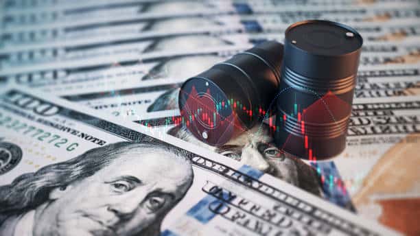 النفط يتراجع في جلسة محدودة مع ترقب اجتماع أوبك+